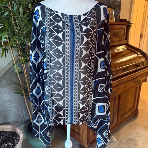 Vince Camuto, ladies XL chiffon batwing top NWOT geometrical design - Picture 15 of 15